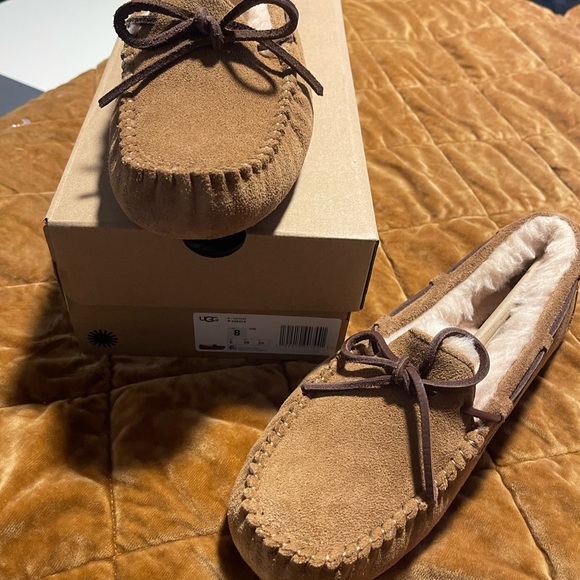 Ugg moccasin brand new in box - Picture 3 of 4